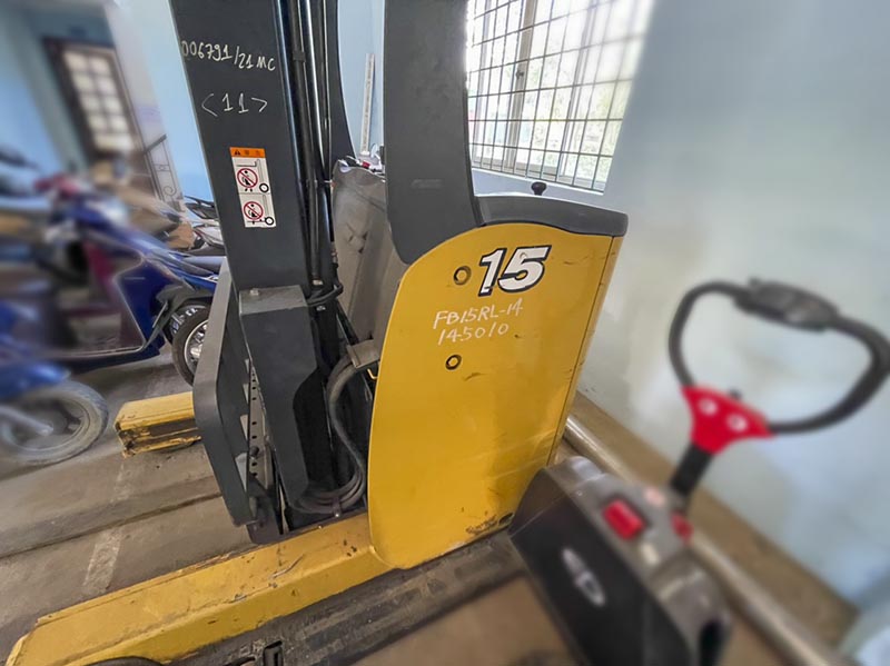 Xe nâng hàng 1.5 tấn đứng lái